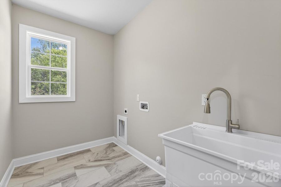 Spacious, unfurnished interior of a new home in , Lenoir (Image 36).