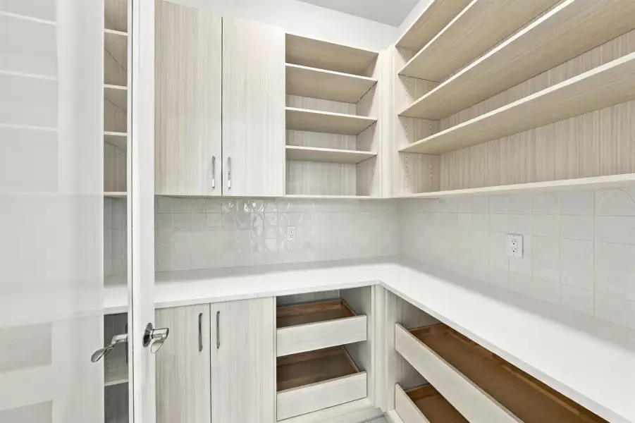 Walk-in Pantry Walk-in Pantry