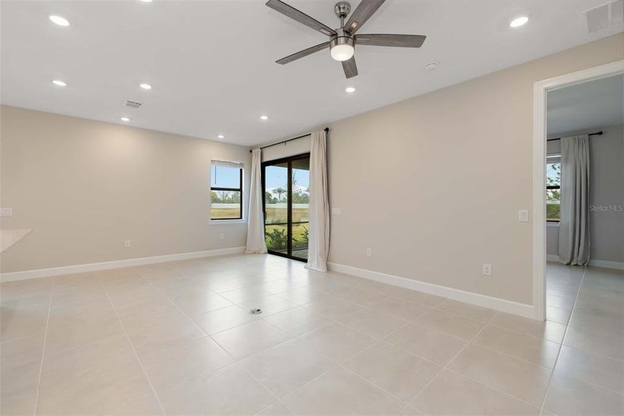 Spacious, unfurnished interior of a new home in , Bradenton (Image 31).