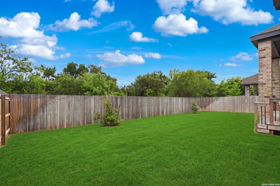 Exterior details and patio area of a home in Davis Ranch, San Antonio (Image 4).
