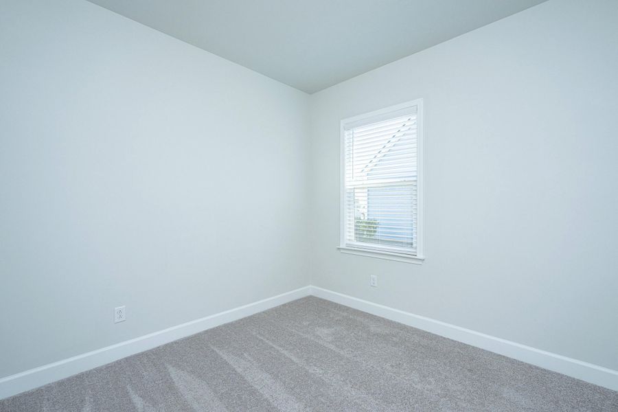 Spacious, unfurnished interior of a new home in Cedar Glen Preserve, Huger (Image 13).