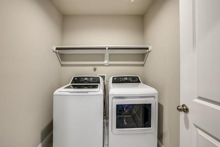 Laundry area featuring independent washer and dryer and baseboards