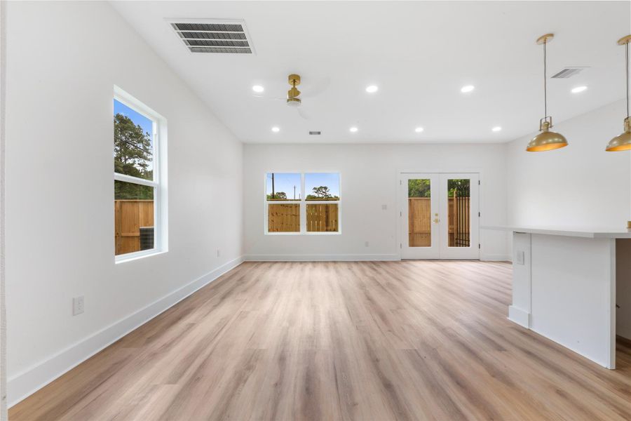 Spacious, unfurnished interior of a new home in , Houston (Image 27).