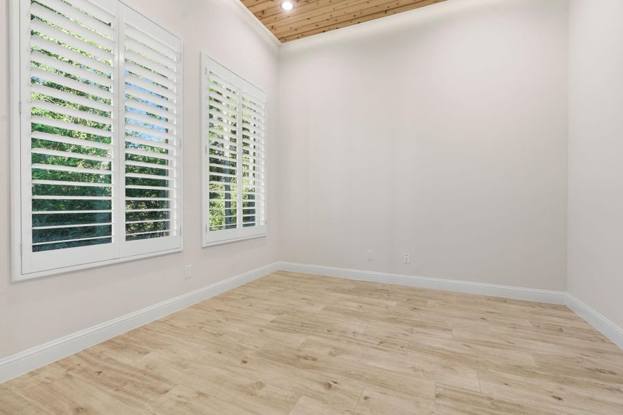 Spacious, unfurnished interior of a new home in , Tomball (Image 24).