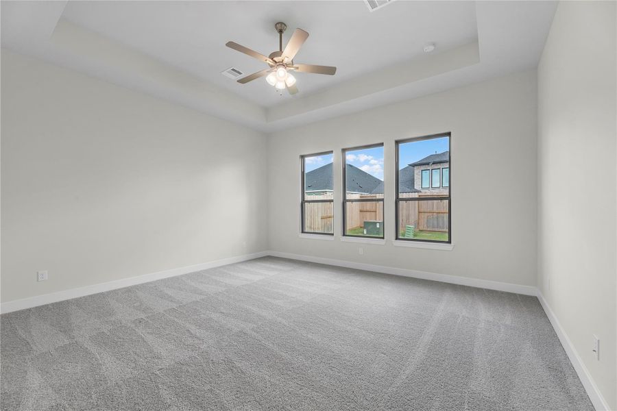 Spacious, unfurnished interior of a new home in Cross Creek West - 45', Fulshear (Image 18).