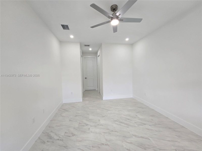 Spacious, unfurnished interior of a new home in , Lehigh Acres (Image 11).