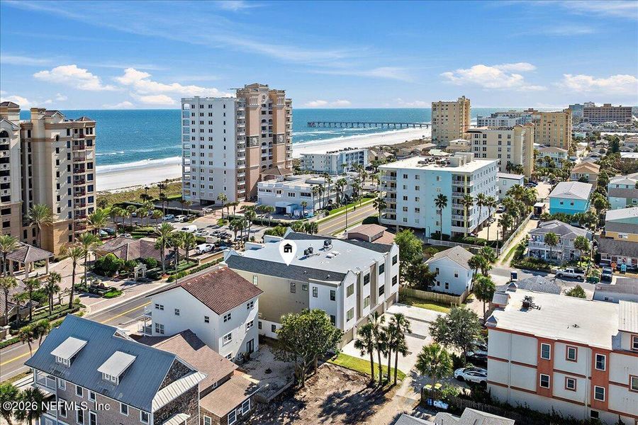 Condo located in Jacksonville Beach, FL showcasing its design and architecture (Image 6).