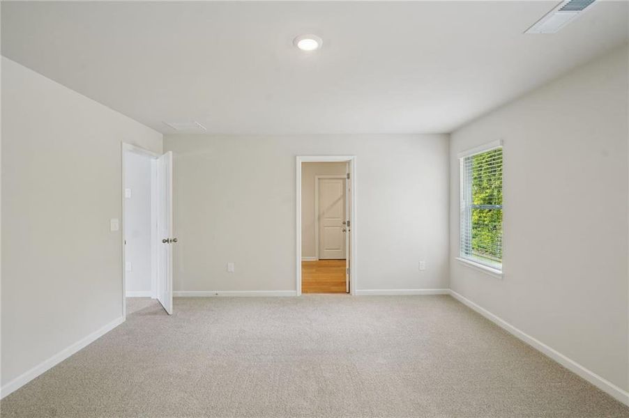 Spacious, unfurnished interior of a new home in Westmont Preserve, Powder Springs (Image 31).