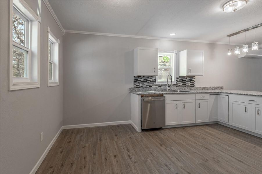 Furnished interior view inside a new home in , Huntsville (Image 7).