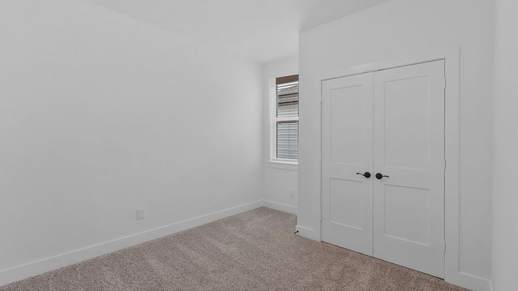 Spacious, unfurnished interior of a new home in Wildrye 45', Waller (Image 20).