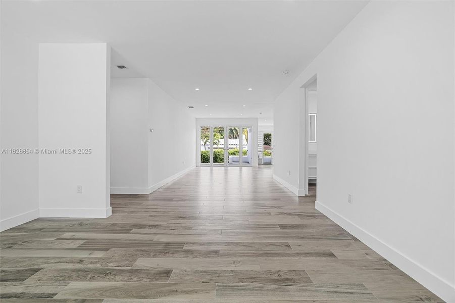 Spacious, unfurnished interior of a new home in , Miami (Image 27).