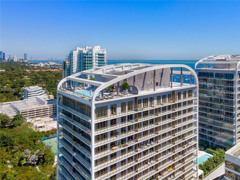 Condo located in Miami, FL showcasing its design and architecture (Image 31).