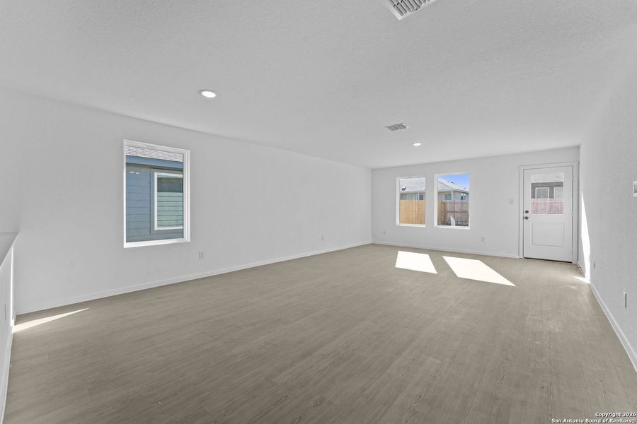 Spacious, unfurnished interior of a new home in Friendship Oaks, Fredericksburg (Image 10). Spacious, unfurnished interior of a new home in Friendship Oaks, Fredericksburg (Image 10).