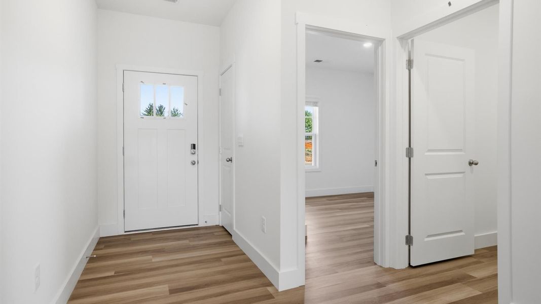Spacious, unfurnished interior of a new home in Millstone Village, Morristown (Image 11).
