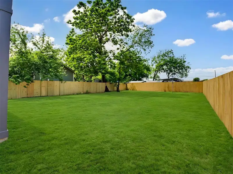 Exterior details and patio area of a home in , Dallas (Image 20).