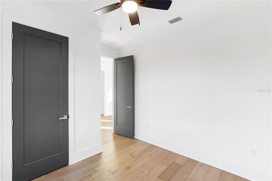 Spacious, unfurnished interior of a new home in , Sarasota (Image 24).