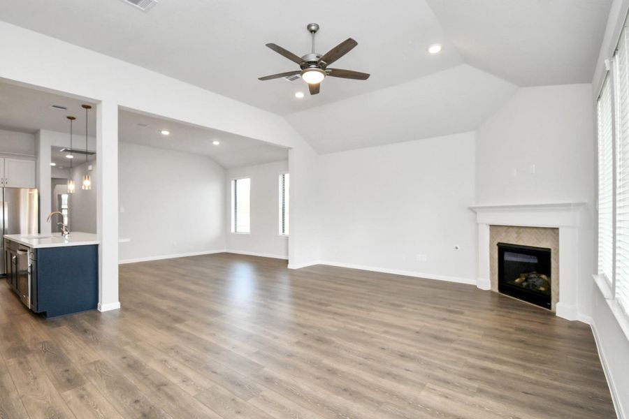 Spacious, unfurnished interior of a new home in Arabella on the Prairie: Premier Collection, Richmond (Image 36).