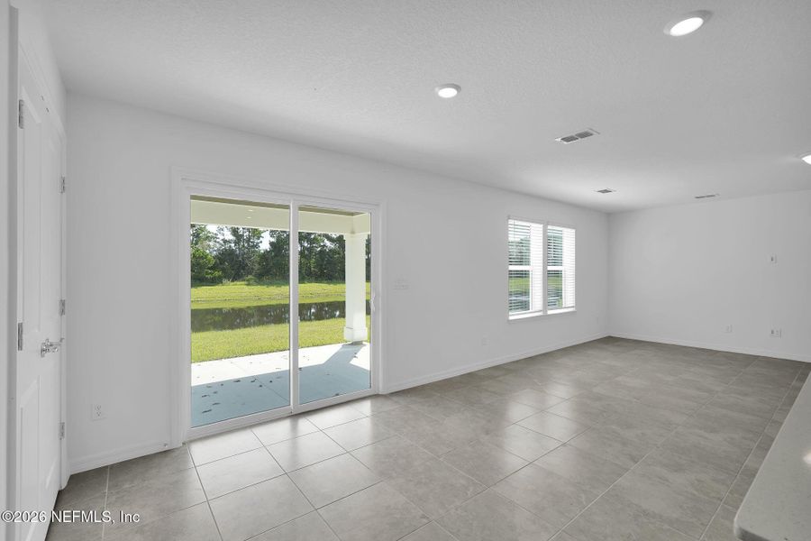 Spacious, unfurnished interior of a new home in Wells Landing, Jacksonville (Image 27).
