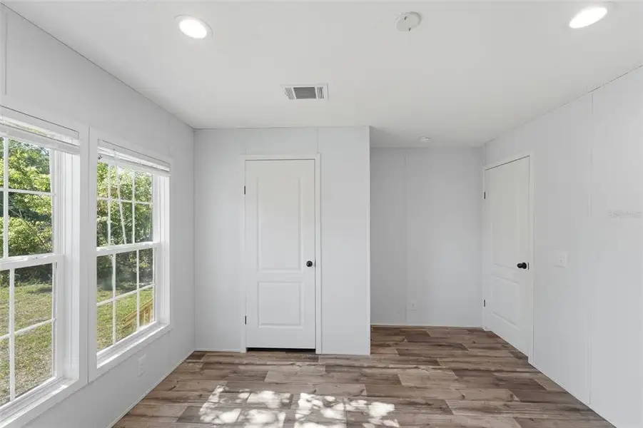 Spacious, unfurnished interior of a new home in , Deland (Image 29).