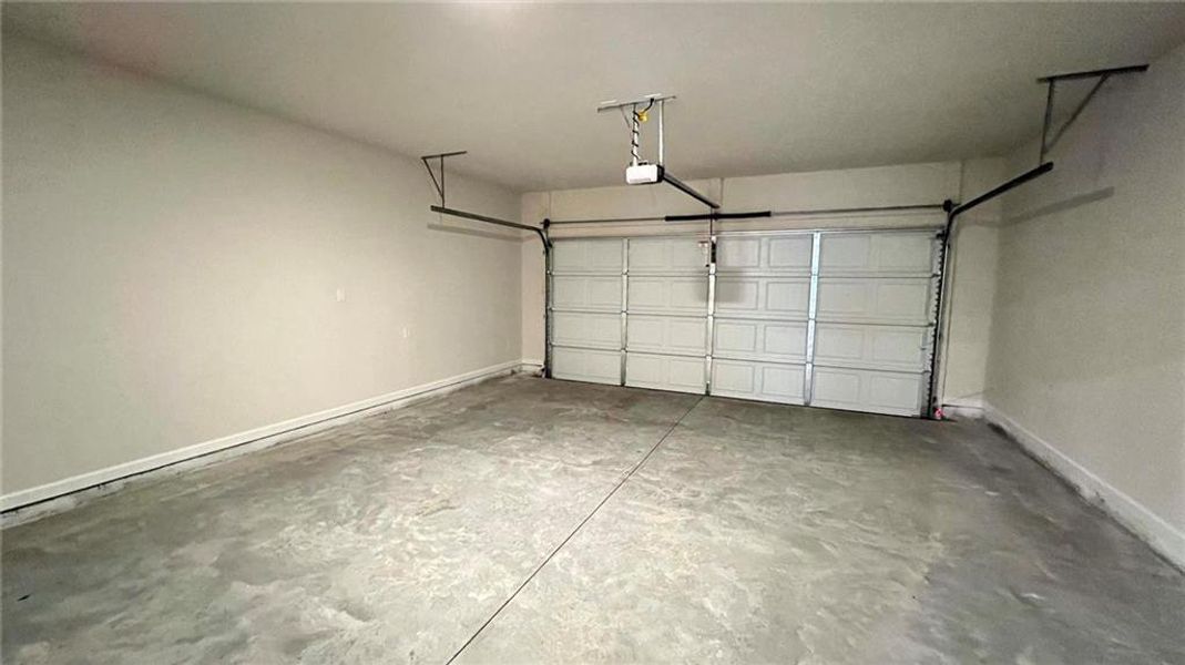 Spacious, unfurnished interior of a new home in , Braselton (Image 21).
