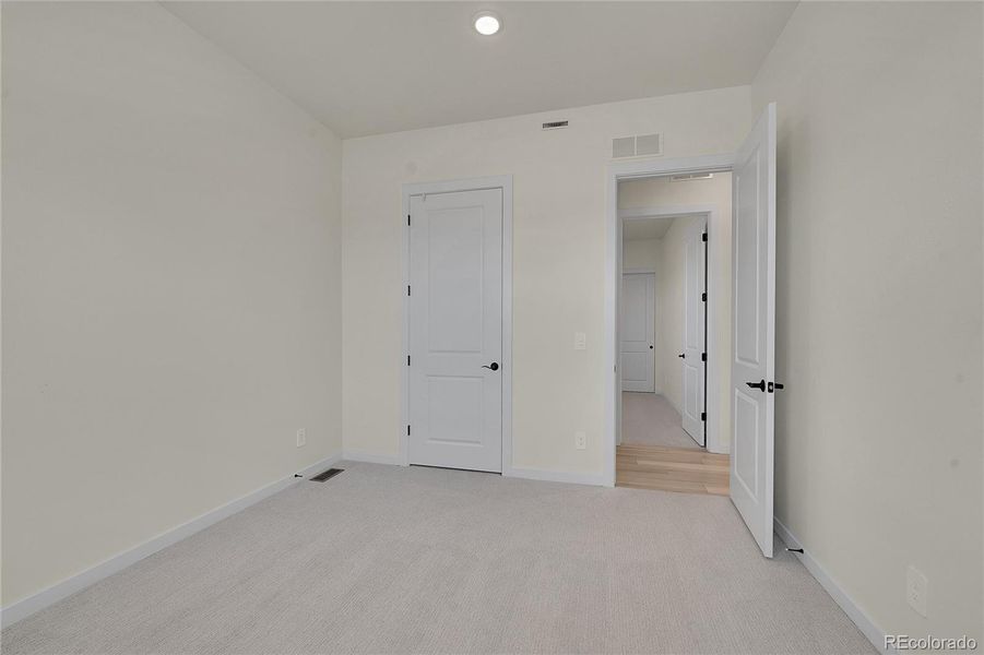 Spacious, unfurnished interior of a new home in Hilltop at Inspiration, Aurora (Image 22). Spacious, unfurnished interior of a new home in Hilltop at Inspiration, Aurora (Image 22).