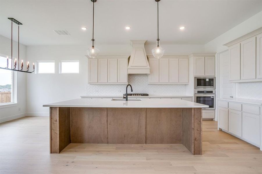 Furnished interior view inside a new home in Talon Hills, Fort Worth (Image 11). Furnished interior view inside a new home in Talon Hills, Fort Worth (Image 11).