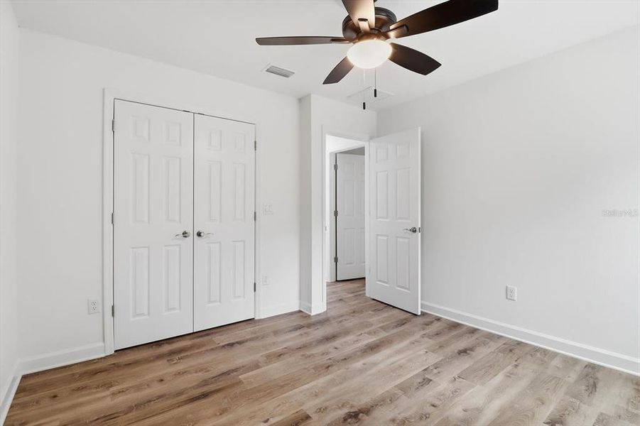 Spacious, unfurnished interior of a new home in , Crystal River (Image 36).