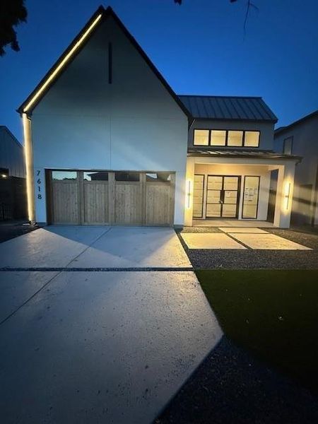 Front exterior of a new home in , Dallas, TX, highlighting curb appeal (Image 19). Front exterior of a new home in , Dallas, TX, highlighting curb appeal (Image 19).