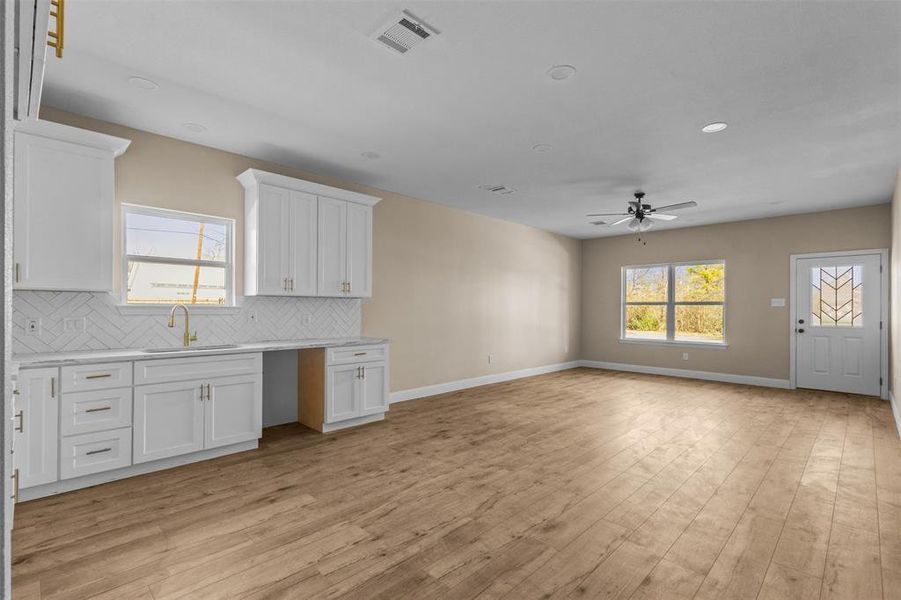 Spacious, unfurnished interior of a new home in , Corsicana (Image 15).