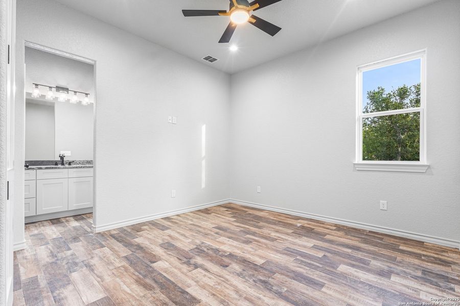 Spacious, unfurnished interior of a new home in , Natalia (Image 14).