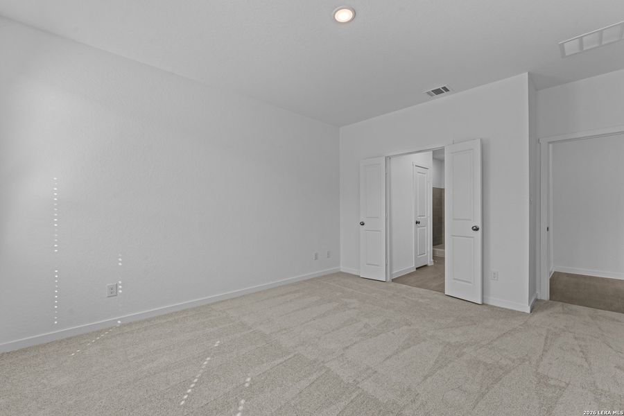 Spacious, unfurnished interior of a new home in Grace Valley, Cibolo (Image 29).