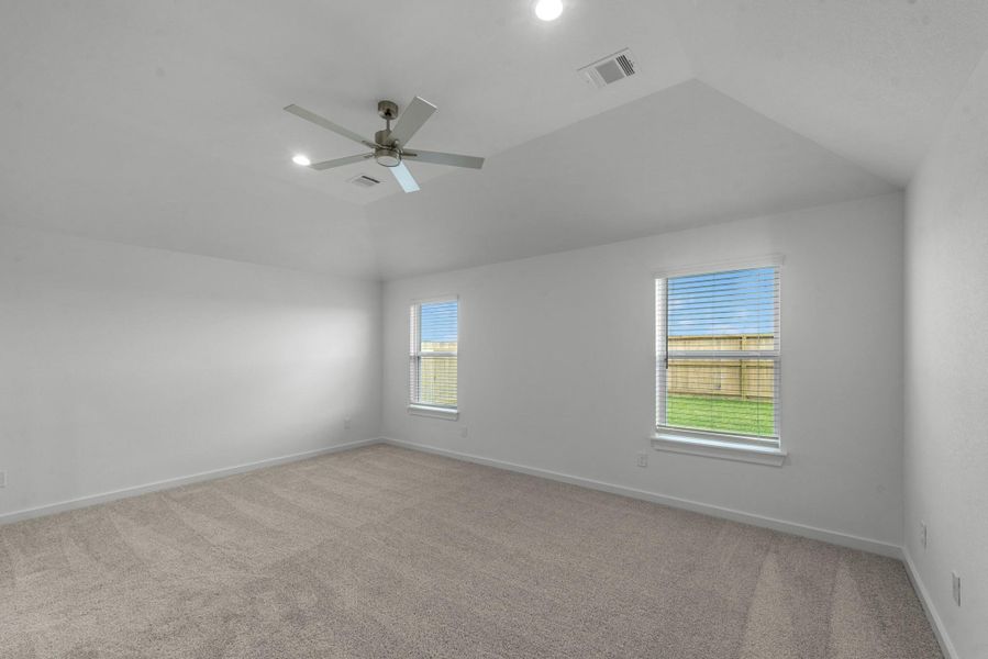 Spacious, unfurnished interior of a new home in Grand Mason Crossing, Katy (Image 19).