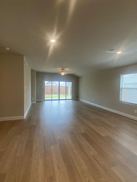 Spacious, unfurnished interior of a new home in Anna Ranch, Anna (Image 9).