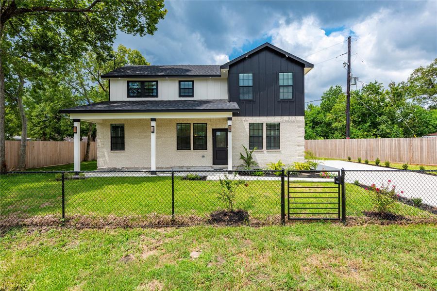 Front exterior of a new home in , Houston, TX, highlighting curb appeal (Image 23). Front exterior of a new home in , Houston, TX, highlighting curb appeal (Image 23).