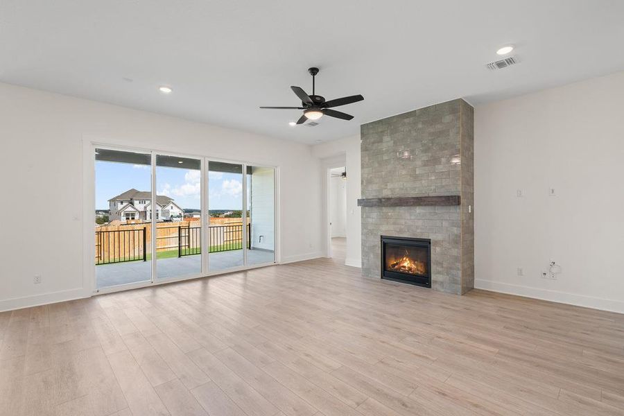 Spacious, unfurnished interior of a new home in Lariat, Liberty Hill (Image 35).