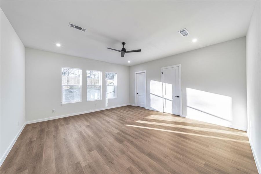 Spacious, unfurnished interior of a new home in , Dallas (Image 31).
