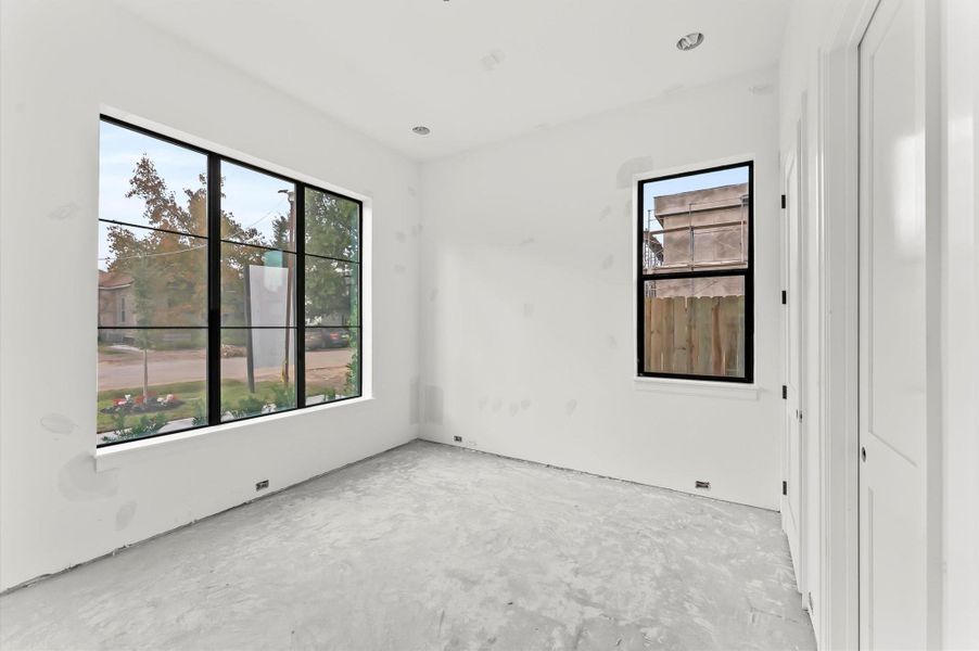 Spacious, unfurnished interior of a new home in , Houston (Image 12).