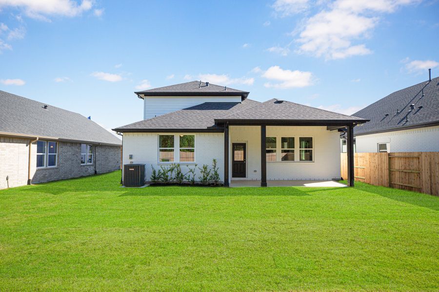 Representative exterior details of a home built from the Berkshire by Beazer Homes in Sorella, Tomball (Image 3).