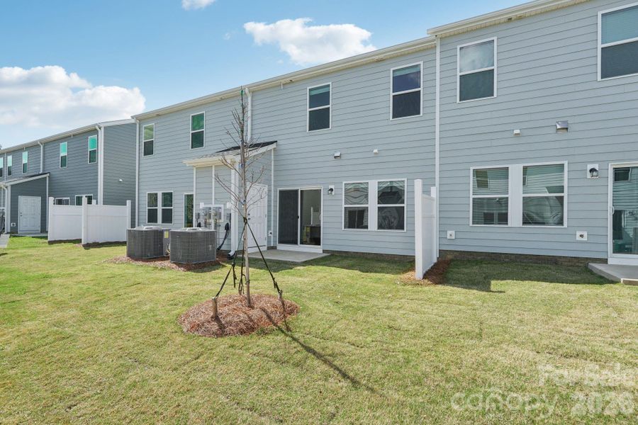 Photo is not of the actual home, but is an inspirational photo of builder’s model home and may depict options, furnishings, and/or decorator features that are not included Photo is not of the actual home, but is an inspirational photo of builder’s model home and may depict options, furnishings, and/or decorator features that are not included