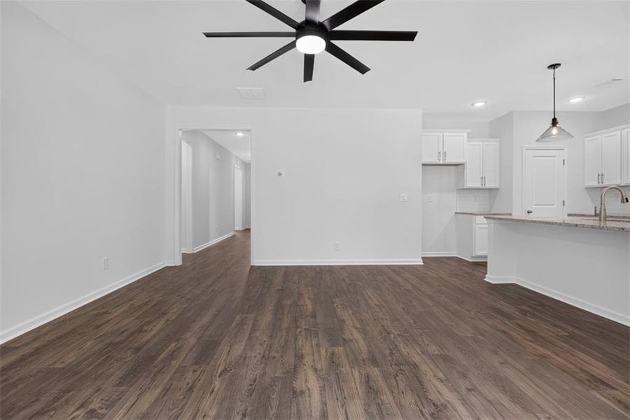 Spacious, unfurnished interior of a new home in , Athens (Image 38).