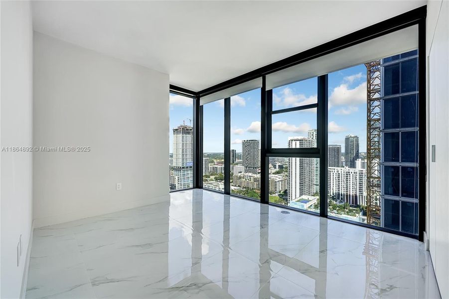 Spacious, unfurnished interior of a new home in Aria Reserve, Miami (Image 22).