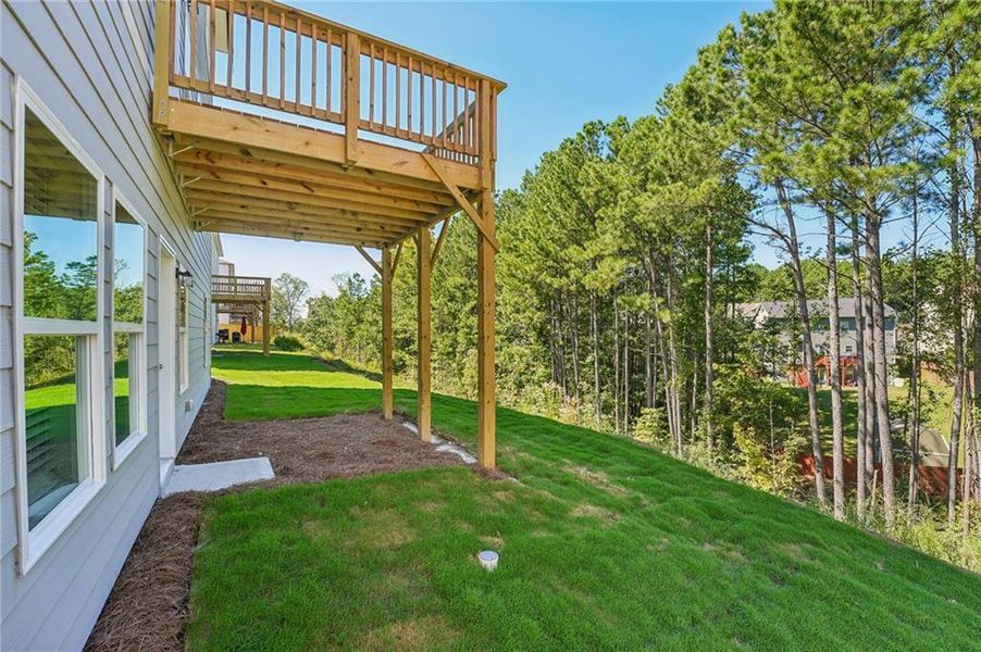 Exterior details and patio area of a home in Ivey Township, Dallas (Image 28).