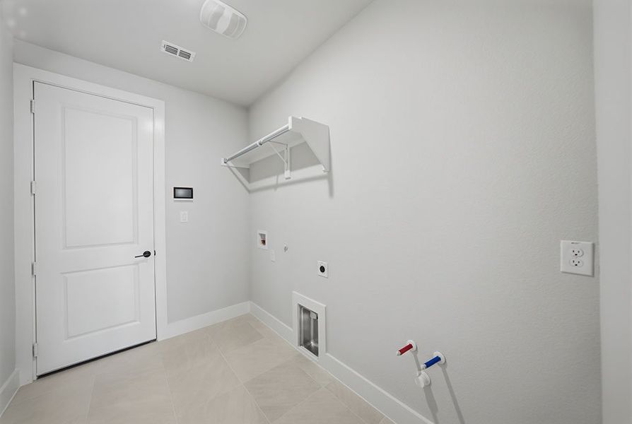 Spacious, unfurnished interior of a new home in The Homestead - 62', Rockwall (Image 25).