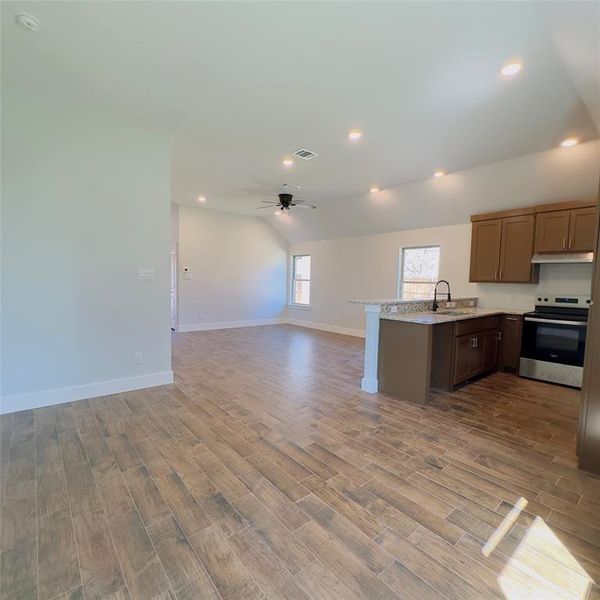 Spacious, unfurnished interior of a new home in , Dallas (Image 21).