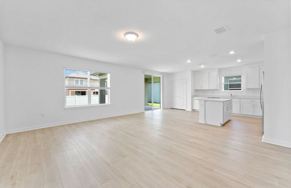 Spacious, unfurnished interior of a new home in Pioneer Ranch, Ocala (Image 20).