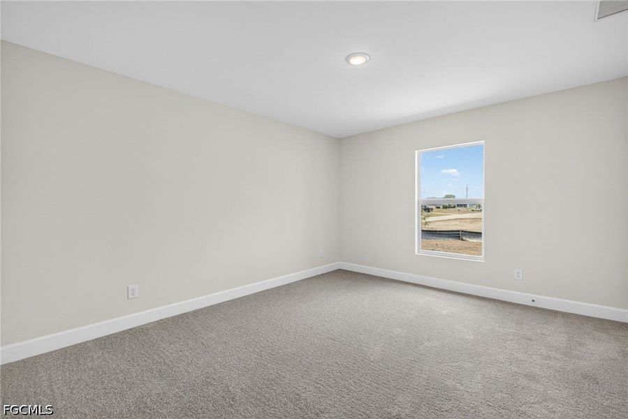 Spacious, unfurnished interior of a new home in Cape Coral, Cape Coral (Image 23).