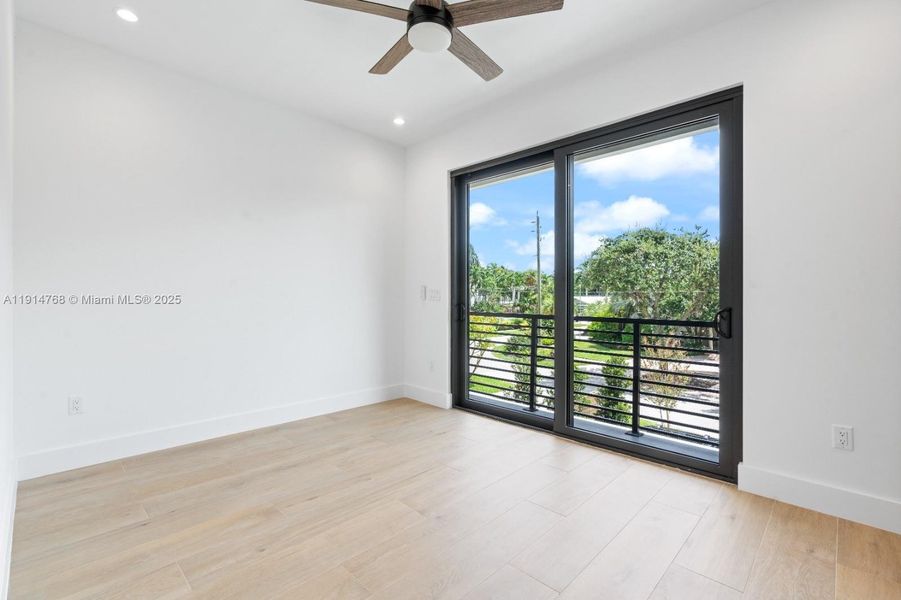 Spacious, unfurnished interior of a new home in , Fort Lauderdale (Image 16).