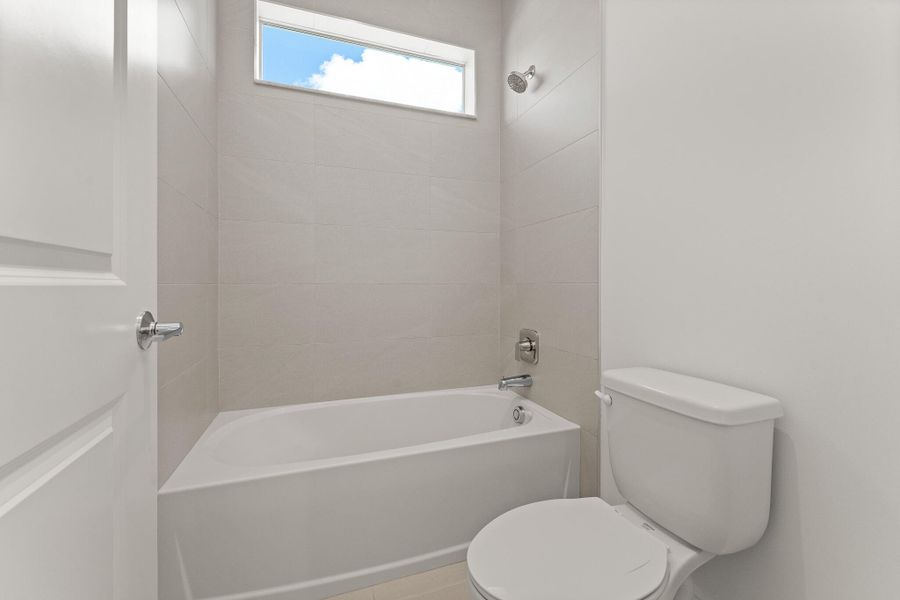 US_SEF_SALINA_LOT 17_bath 2