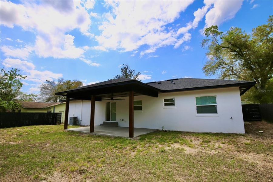 Exterior details and patio area of a home in , Orlando (Image 30).