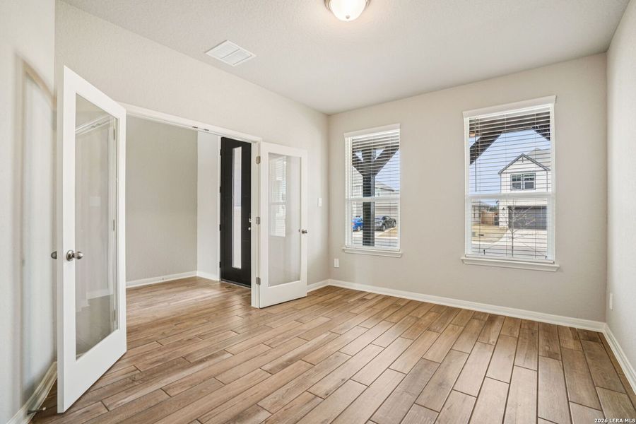 Spacious, unfurnished interior of a new home in Estancia Ranch - Classic Series, San Antonio (Image 18).